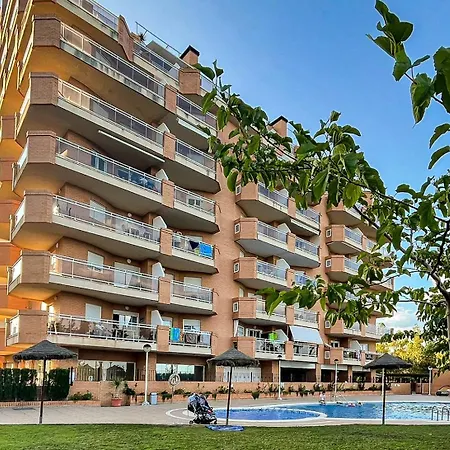 Beachfront Family Retreat, Marina D'or Apartamento